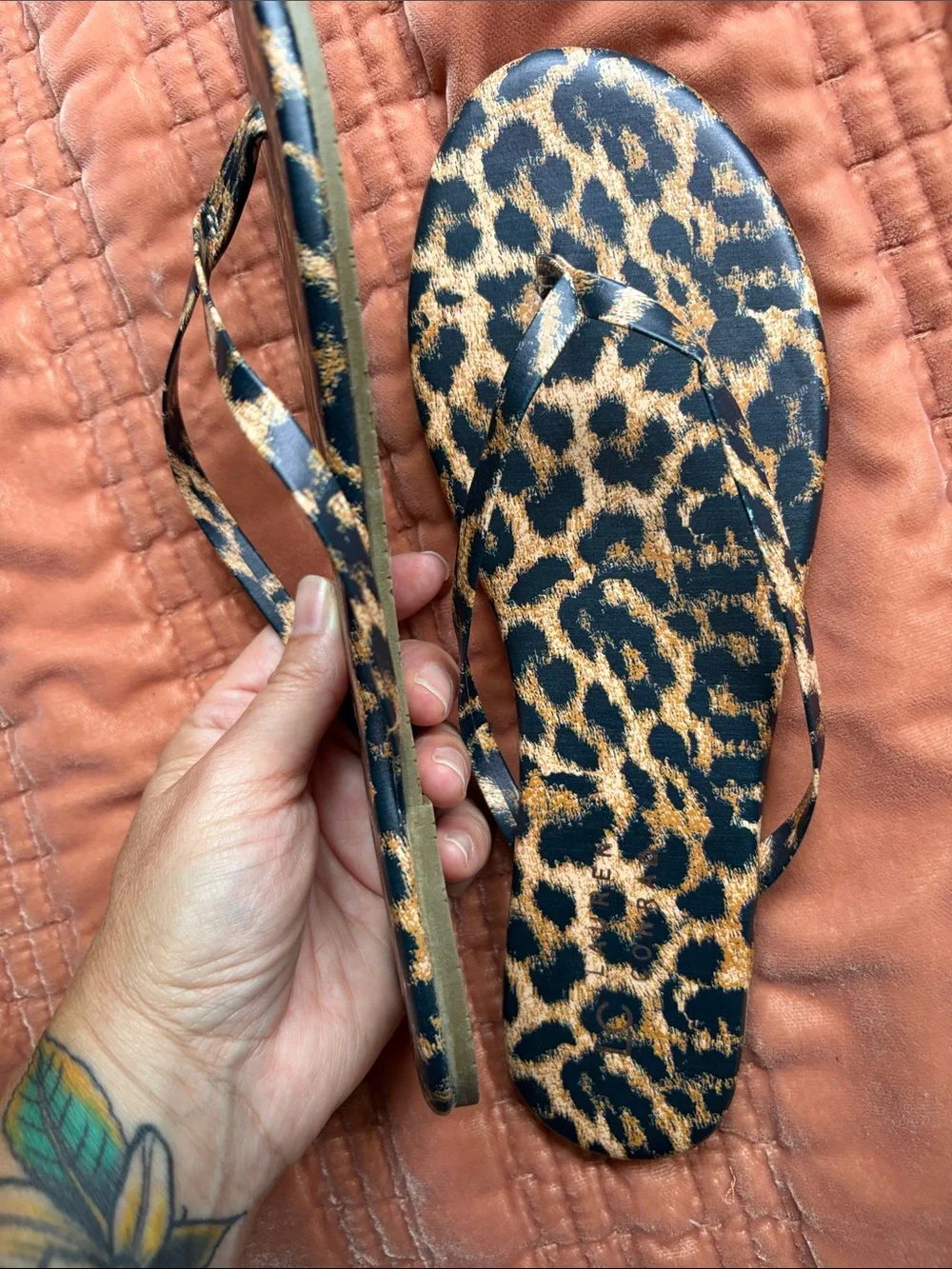 LC Lauren Conrad Leopard Print Flip Flop Sandals in Black and Brown